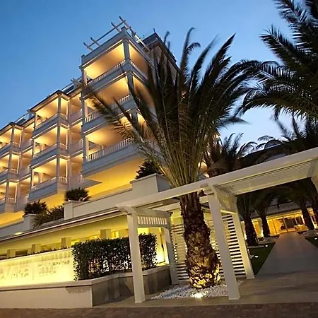 Del Mare 4*